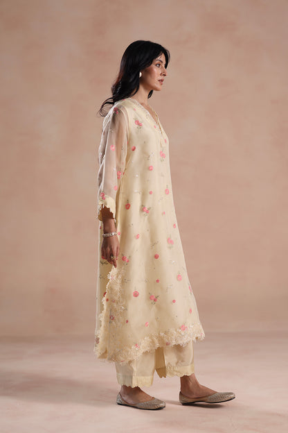Sara Arjun in Sareena Kurta Set
