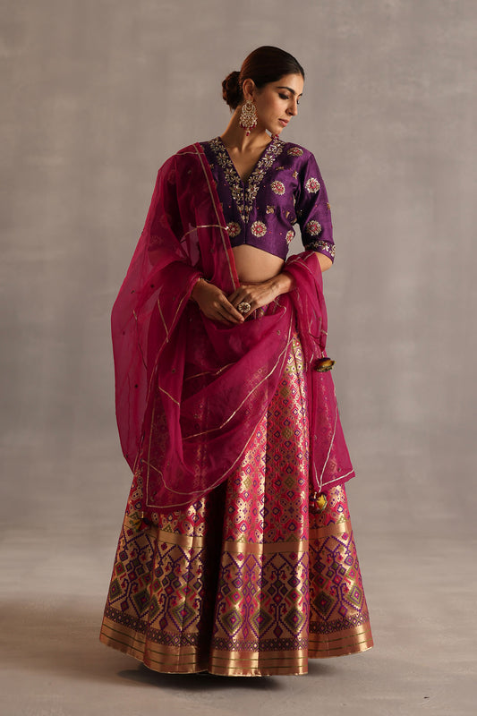Saras Lehenga