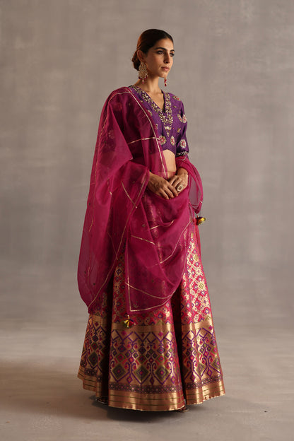 Saras Lehenga