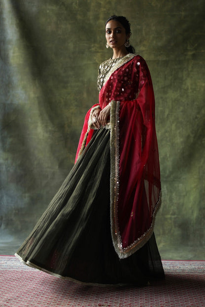 Sifat Lehenga