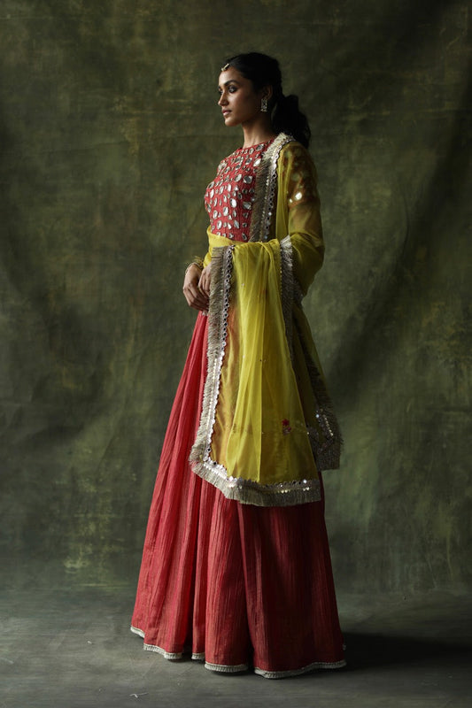 Sifat Lehenga