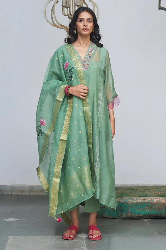 The Aster Set with Roses