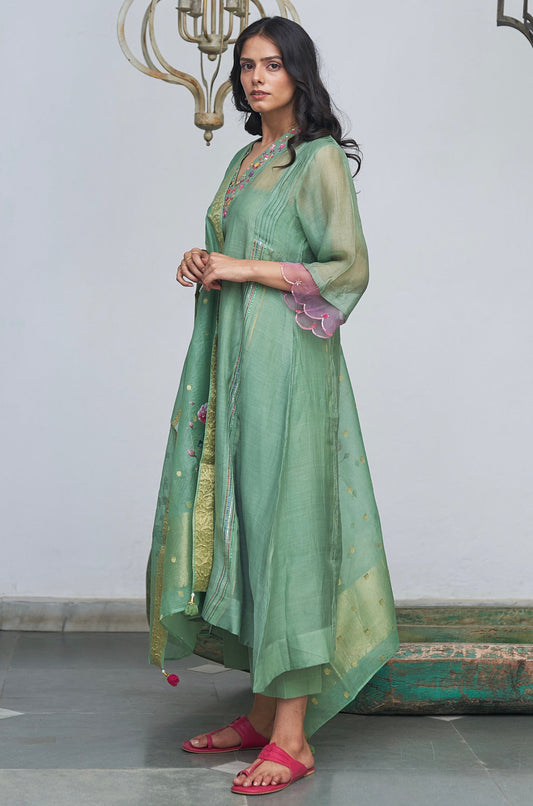 The Aster Set with Roses