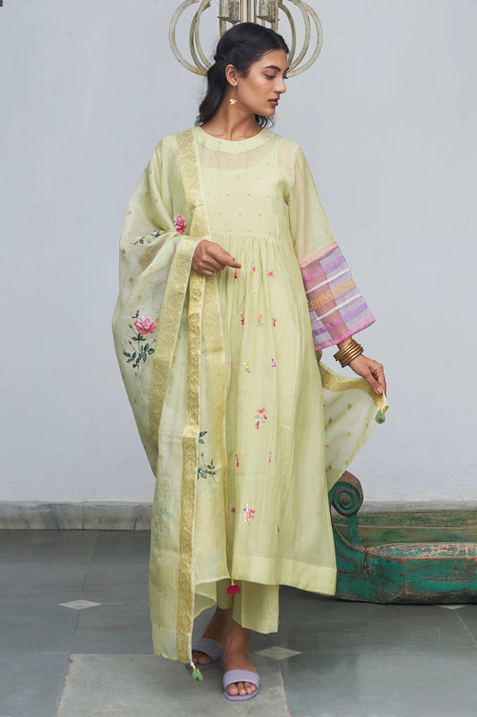 The Begonia Set with Roses