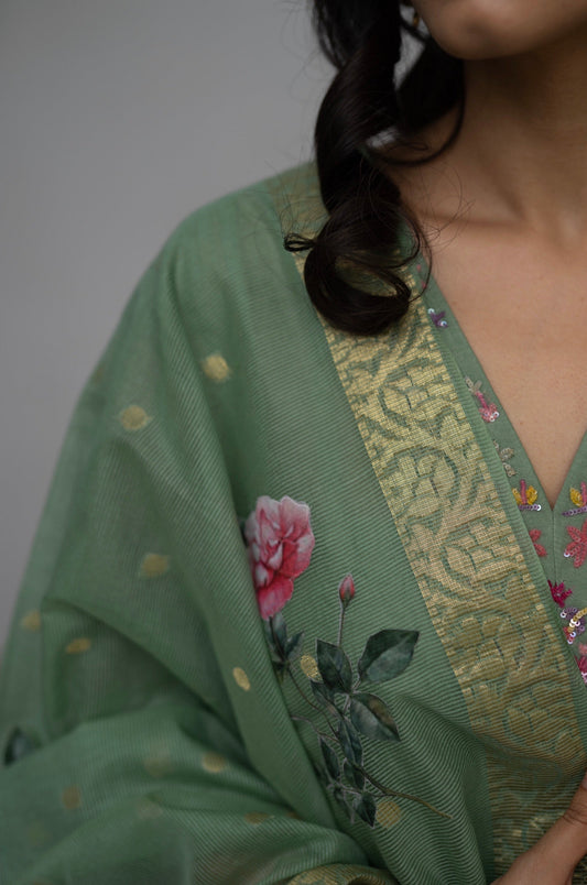 The Aster Set with Roses