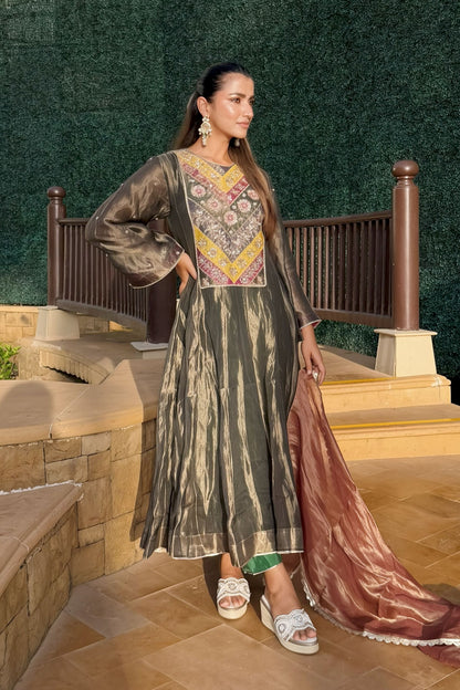 Kinjal Bhanushali in Navratna Kurta Set