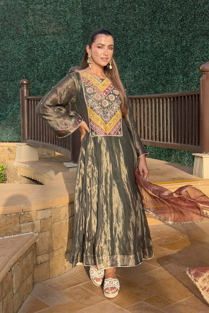 Kinjal Bhanushali in Navratna Kurta Set